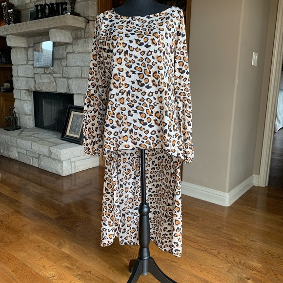 Animal Print Asymmetrical Oversized Blouse - Picture 2 of 11
